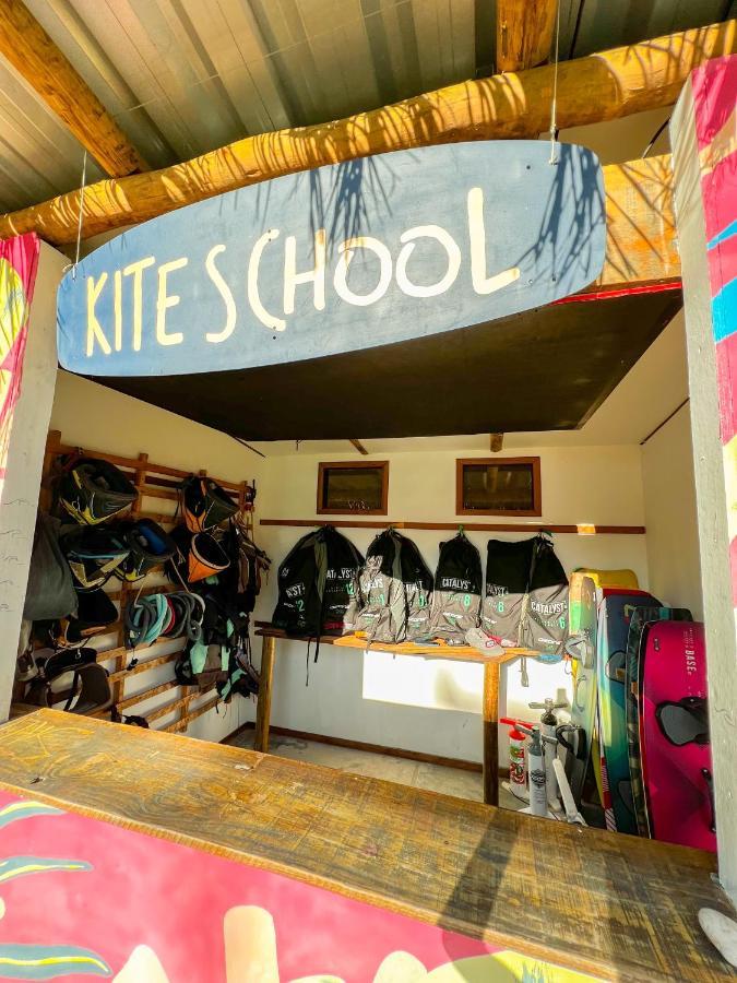 Indiana Kite School And Hostel Cumbuco Esterno foto